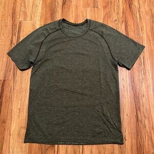 lululemon athletica Men's Olive Heather Crew Short Sleeve Tee